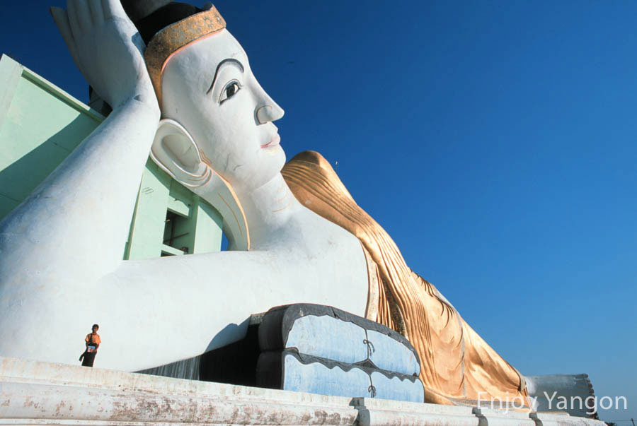 ムドン近郊のウィンセントーヤにある巨大寝釈迦像（涅槃仏）ジナトゥカ ヤンアウン チャンダ