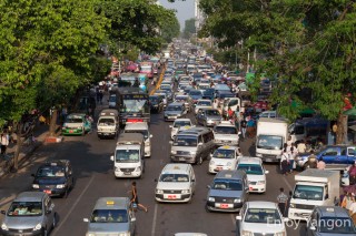 ヤンゴンのタクシー、UBER（ウーバー）とGRAB（グラブ）の闘い
